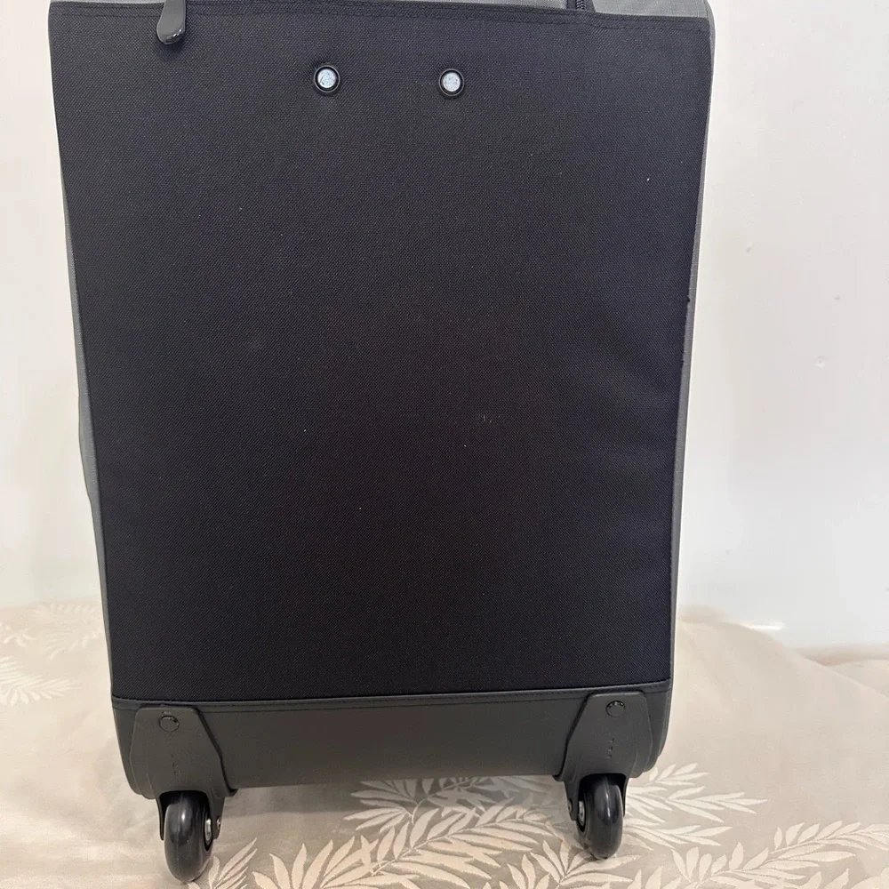 LUCAS Black and Gray Wheeling suitcase carry on